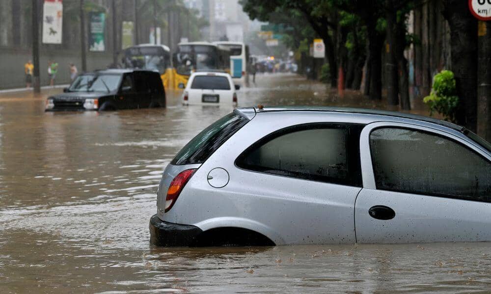 Severe Urban Flooding Impacting Vehicles in Coastal City - ALTA SURVEY Florida Cars partially submerged in floodwater on a city street—illustrating the need for elevation certificates and land surveyors in flood-prone areas.