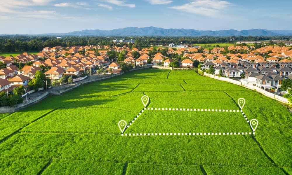 Residential land survey showing property boundary lines near homes